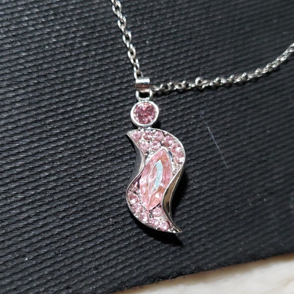 Earing, Necklace, Bracelet Set - Picture 4 of 6